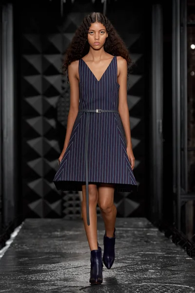 Look 18